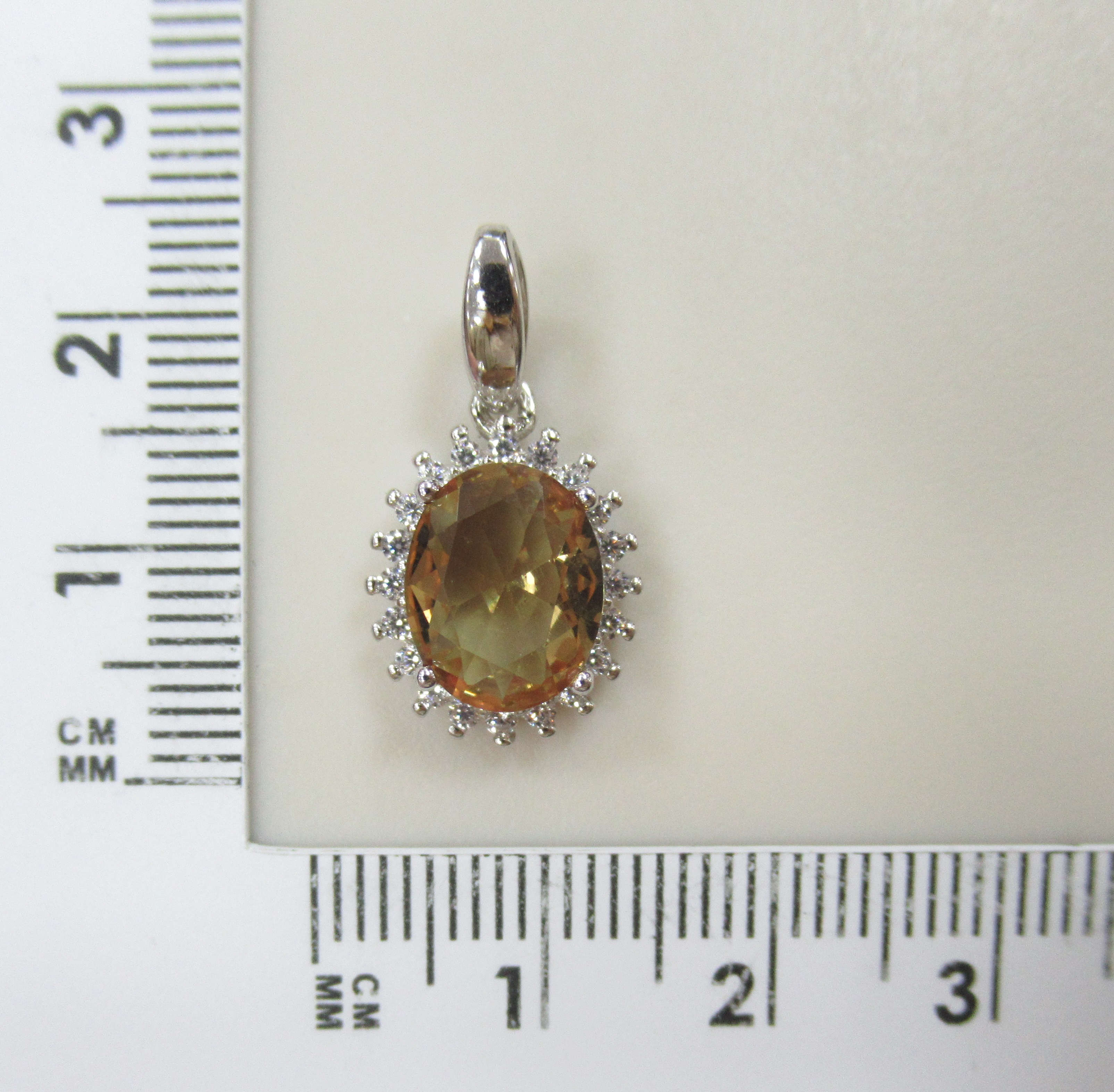 Серебряная подвеска с султанитом